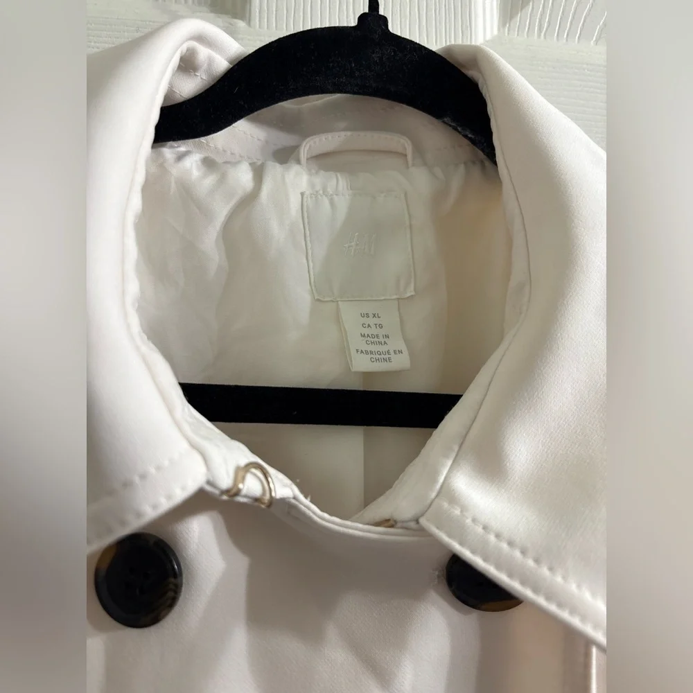 H&M White Trench Coat with Black Buttons - Picture 3 of 4